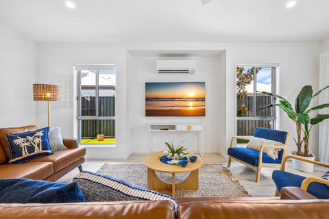 Premium 4-Bed Coastal Escape With BBQ And Pool - Accommodation Mooloolaba 2