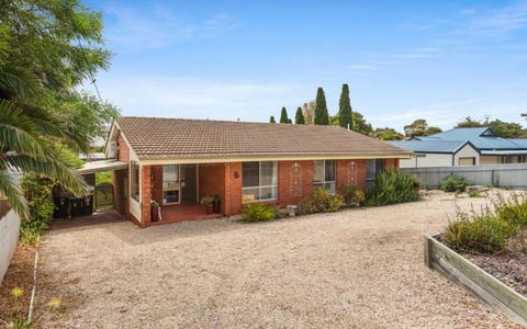 Ratties Residence 6 Carnegie St Port Ellliot - No Linen Included - Accommodation Mooloolaba 2