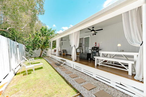 Private Outdoor Spa, Fire Pit, Cinema Room - THE COTTAGE COOLUM BEACH - Accommodation Mooloolaba 3
