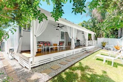Private Outdoor Spa, Fire Pit, Cinema Room - THE COTTAGE COOLUM BEACH - Accommodation Mooloolaba 2