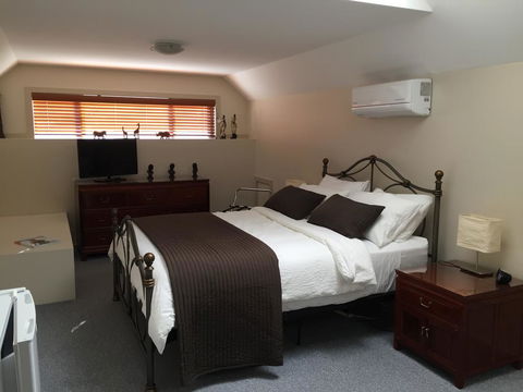 Atina Rocks Country Homestead - Accommodation Mooloolaba 0