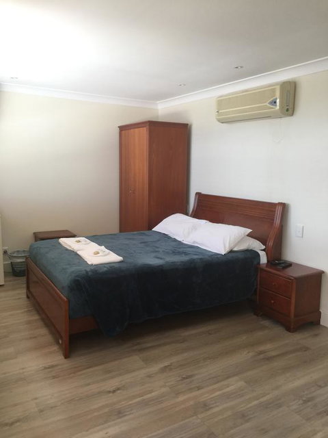 Aussie Hotel & Motel - Accommodation Mooloolaba 0