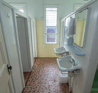 Australian Hotel - Accommodation Mooloolaba