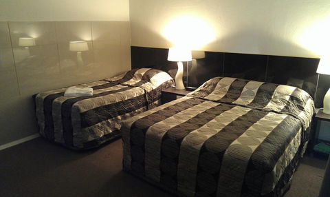 Avalon Motel - Accommodation Mooloolaba 0
