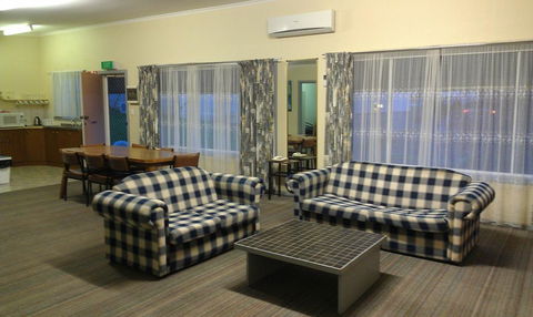 Avalon Motel - Accommodation Mooloolaba 2