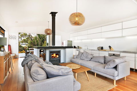 Ayana Beach House - Pet Friendly - Opposite Beach - Accommodation Mooloolaba 1