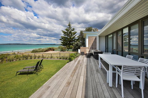 Azure Absolute Beachfront - Pet Friendly - Accommodation Mooloolaba 0