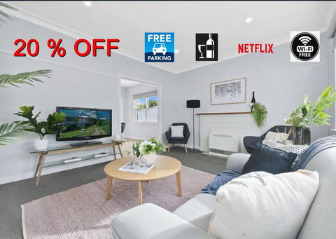 BALLARAT CLOSE 2 CBD + HOSPITAL+3BR HOME+NETFLIX + WiFi + Gift - Accommodation Mooloolaba 0