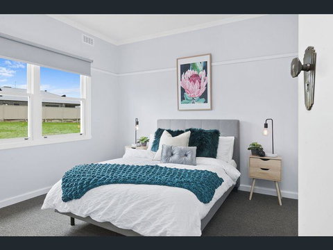BALLARAT CLOSE 2 CBD + HOSPITAL+3BR HOME+NETFLIX + WiFi + Gift - Accommodation Mooloolaba 1