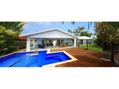 Balyarta 38 - 4 BDRM Canal Home with Pool
