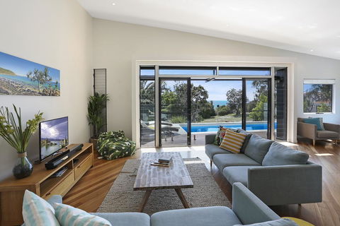 Barefoot Bungalow - Castaways Beach - Accommodation Mooloolaba 0