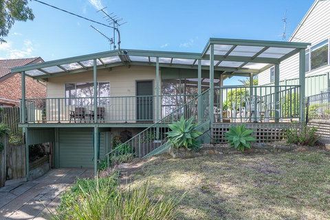 Batehaven Beach House - Accommodation Mooloolaba 0