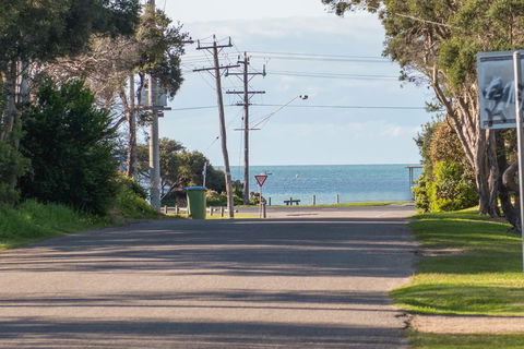 Bay Beach Beauty - Accommodation Mooloolaba 0