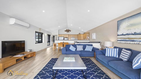 Beach House 72A Marine Drive - Fingal Bay - Accommodation Mooloolaba 2