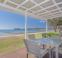 Beached Inn' 93 Foreshore Drive - Spacious beach front house - Accommodation Mooloolaba