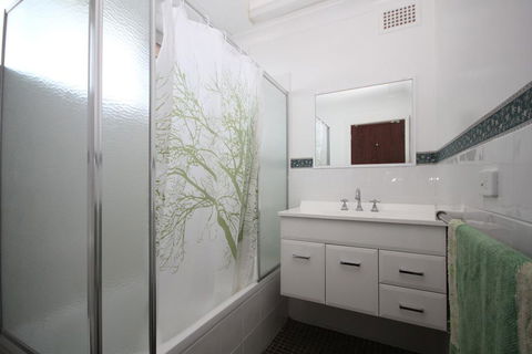 BEACHFRONT 3- 3/12 Bundella Ave LC - Accommodation Mooloolaba 2