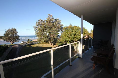BEACHFRONT 3- 3/12 Bundella Ave LC - Accommodation Mooloolaba 0