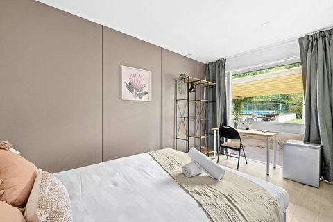 Relaxed Queen Room - Serene Spot At Pymble - Shared Bathroom - Accommodation Mooloolaba 2