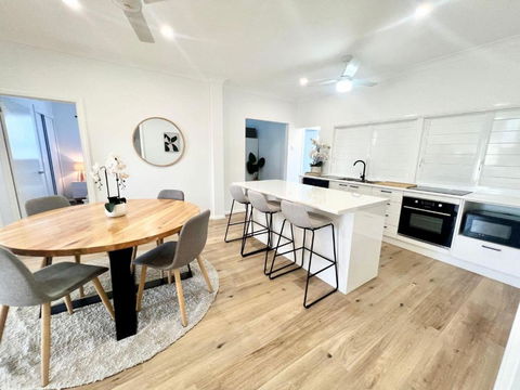 Renovated Queenslander - Upstairs 2km To Stadium - Accommodation Mooloolaba 0