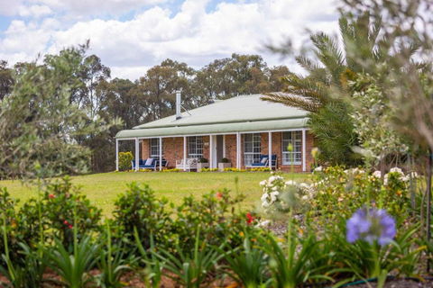 Redims Hill Cottage - Accommodation Mooloolaba 0