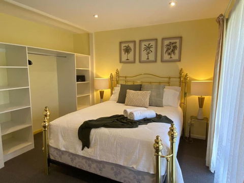 Reel & Relax: 3BR Beach House - Fish, Swim, Surf - Accommodation Mooloolaba 2