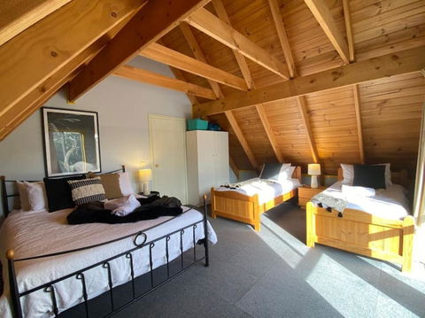 Reel & Relax: 3BR Beach House - Fish, Swim, Surf - Accommodation Mooloolaba 3