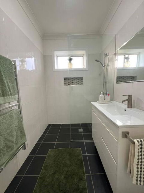 Renovated 3 Bedroom House - Accommodation Mooloolaba 2