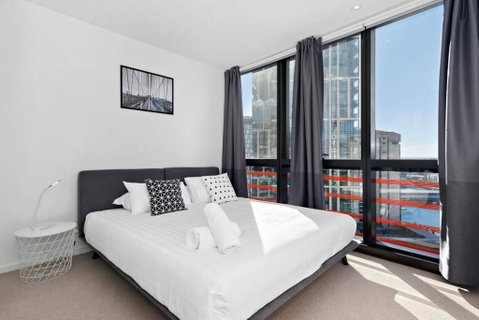 Resort-style Docklands Riverview Stay With Parking - Accommodation Mooloolaba 1