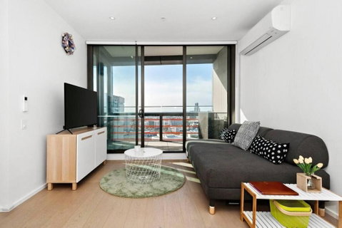 Resort-style Docklands Riverview Stay With Parking - Accommodation Mooloolaba 2