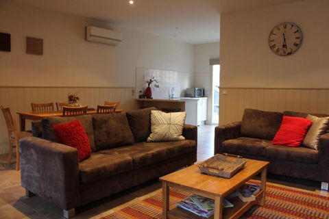 River Rock Cottage Centrally Located And Dog Friendly - Accommodation Mooloolaba 0