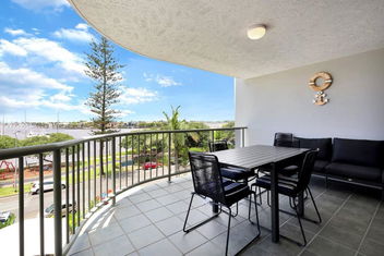 Riverdance Apt. 15 with Accommodation Mooloolaba