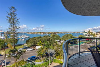 Riverdance Apt. 17 with Accommodation Mooloolaba