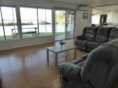 Riverfront Holiday House - Accommodation Mooloolaba 0