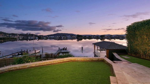 Riverside Retreat - Absolute Waterfront - Accommodation Mooloolaba 1