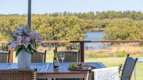 Riverside Retreat, Coolangatta, Near Seven Mile Beach - Accommodation Mooloolaba 2