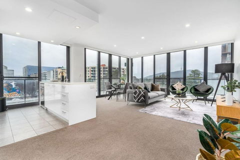 Roomy 2BR 2BA City-Centre Apt - Accommodation Mooloolaba 0