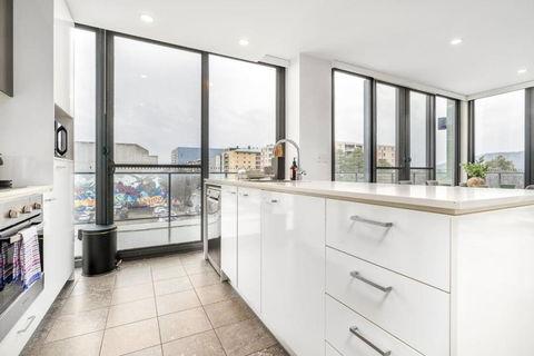 Roomy 2BR 2BA City-Centre Apt - Accommodation Mooloolaba 2