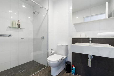 Roomy 2BR 2BA City-Centre Apt - Accommodation Mooloolaba 3