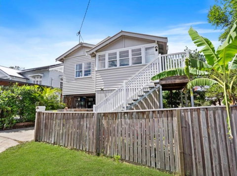 Room In Large Home 6 Min To CBD - Accommodation Mooloolaba 0
