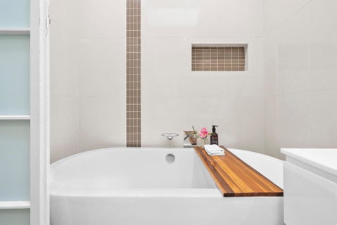 Room In Large Home 6 Min To CBD - Accommodation Mooloolaba 1