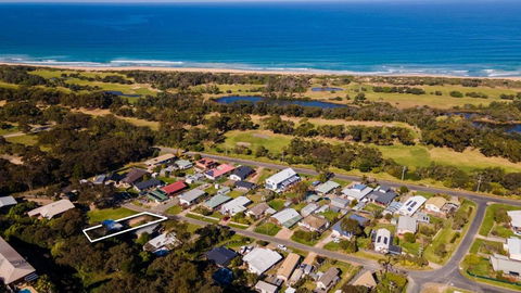 Robin Wood - Accommodation Mooloolaba 0