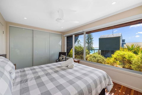 Rock Ledge - Accommodation Mooloolaba 3