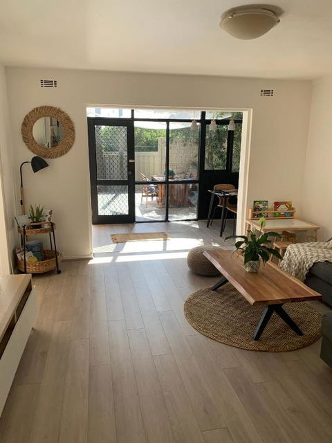 Room For Rent - Accommodation Mooloolaba 2