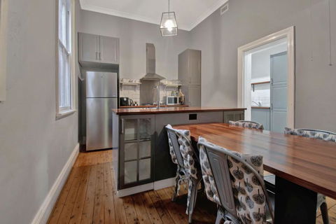 Rose Cottage - Stroll To CBD, Leafy Setting - Accommodation Mooloolaba 1