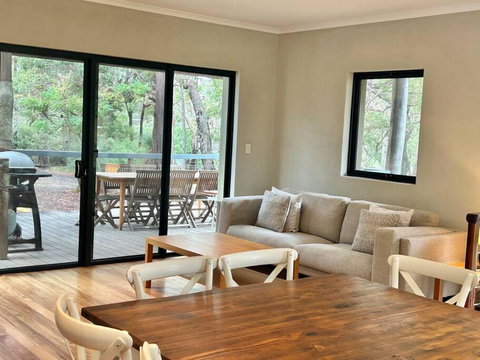 Rosella - Bushland Hideaway - Accommodation Mooloolaba 0