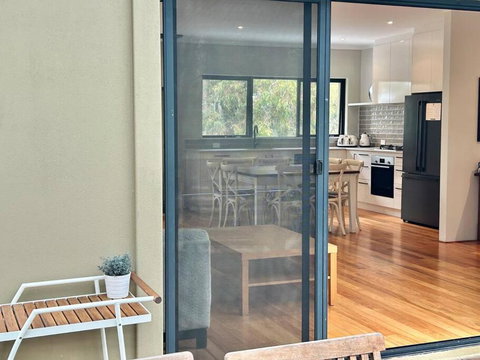 Rosella - Bushland Hideaway - Accommodation Mooloolaba 3