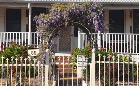 Roseneath Cottage - Accommodation Mooloolaba 0