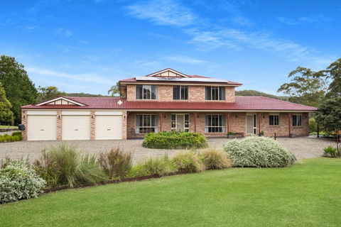 Roxy - A Secluded Luxury Estate Near Berry, Where Serenity Meets Family Comfort - Accommodation Mooloolaba 1