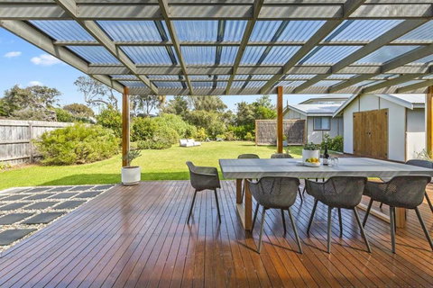 Salt Air Beach Retreat - 280m Walk To Foreshore, Check Out 5pm Sunday! - Accommodation Mooloolaba 2