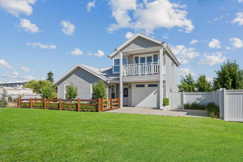 SALTAIR Beach House Right In Town - Accommodation Mooloolaba 0